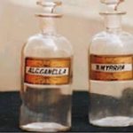 Museu de Ciências Farmacêuticas Paulo Queiroz Marques - Garrafa de pinga